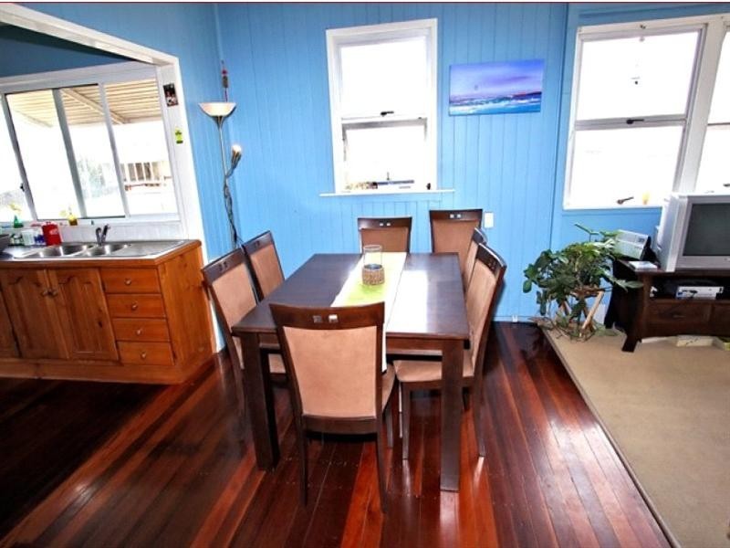 32 Tenth Avenue, Sandgate QLD 4017