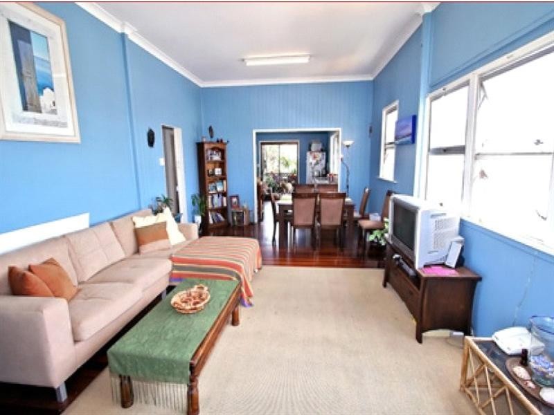 32 Tenth Avenue, Sandgate QLD 4017