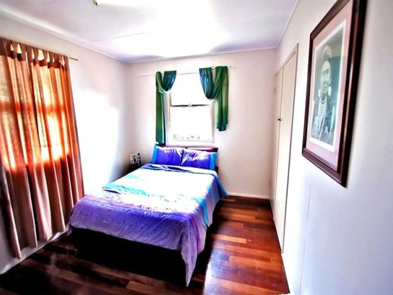 32 Tenth Avenue, Sandgate QLD 4017