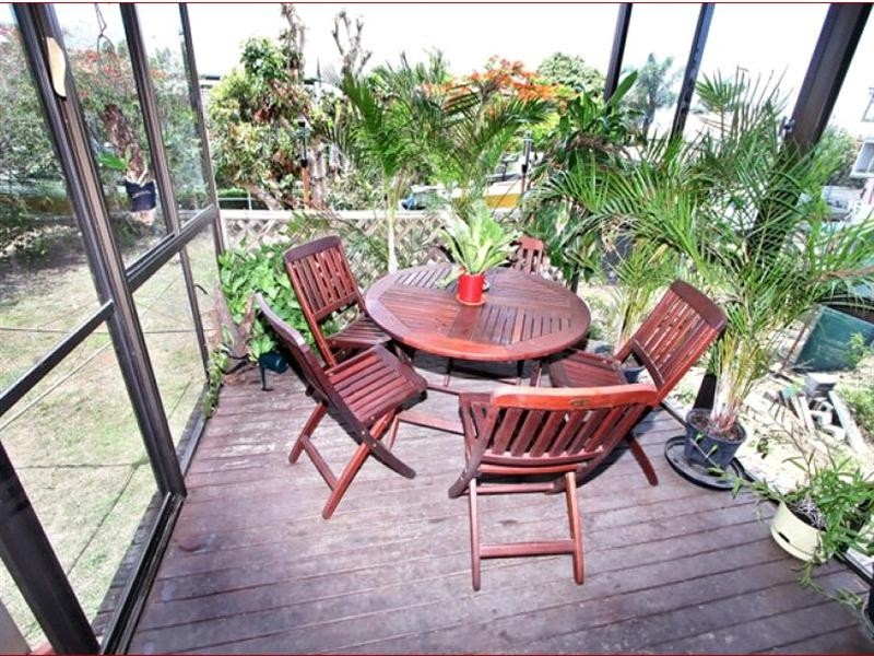 32 Tenth Avenue, Sandgate QLD 4017