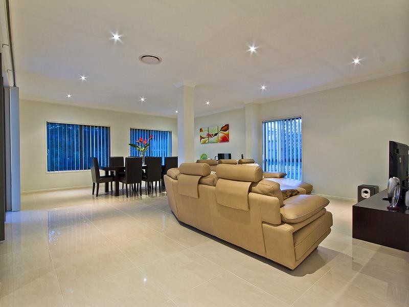 16 Azienda Place, Bridgeman Downs QLD 4035