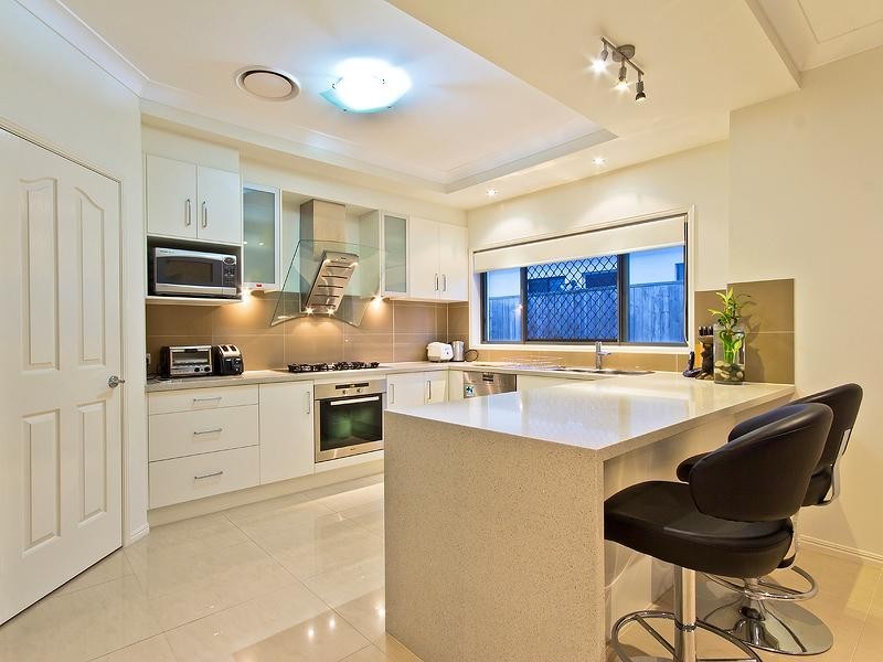 16 Azienda Place, Bridgeman Downs QLD 4035