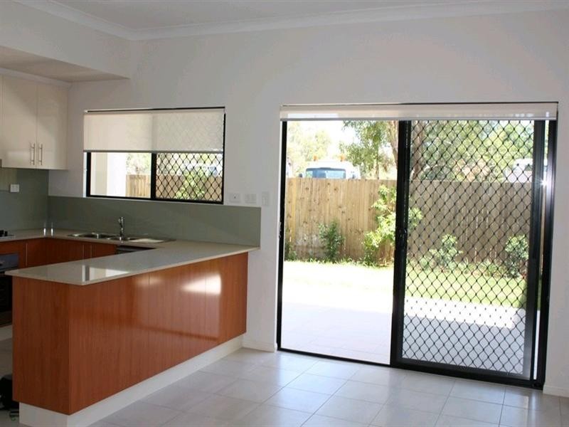 2/12 Seeney Street, Zillmere QLD 4034