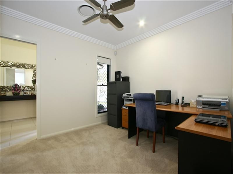 12 Silverbirch Place, Bridgeman Downs QLD 4035