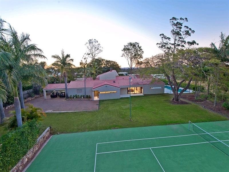 8 Cowie Road, Carseldine QLD 4034