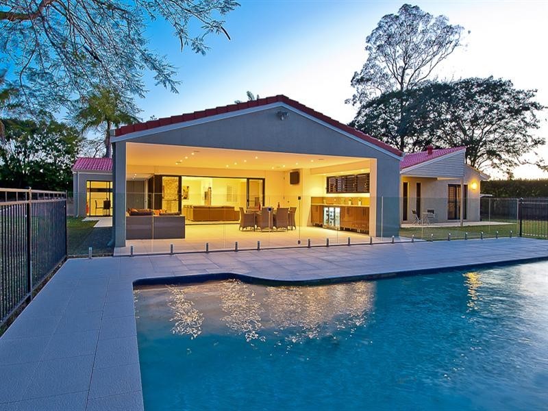 8 Cowie Road, Carseldine QLD 4034