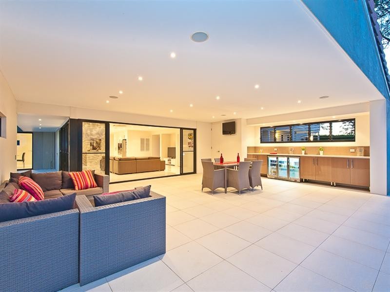 8 Cowie Road, Carseldine QLD 4034