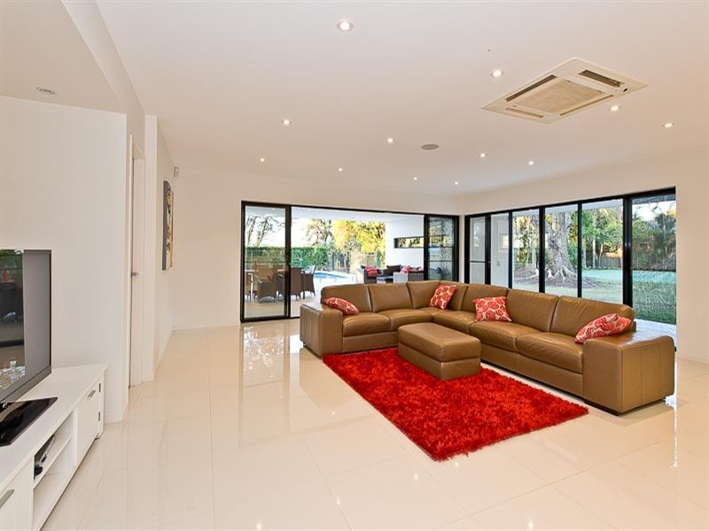 8 Cowie Road, Carseldine QLD 4034