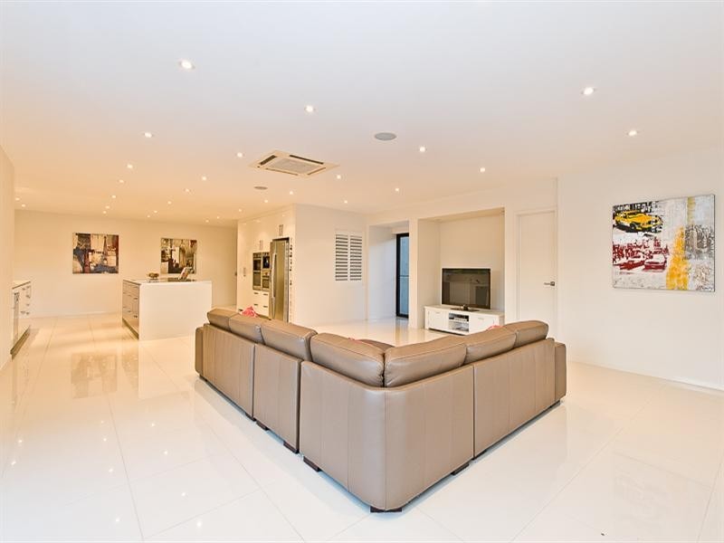 8 Cowie Road, Carseldine QLD 4034