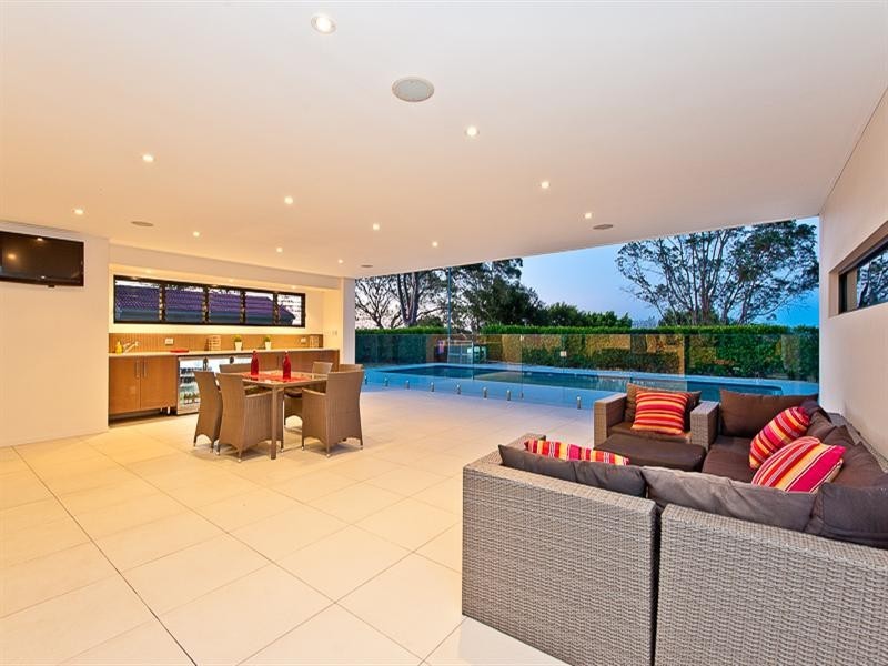 8 Cowie Road, Carseldine QLD 4034