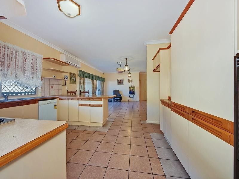 2 Yellowjack Crescent, Albany Creek QLD 4035