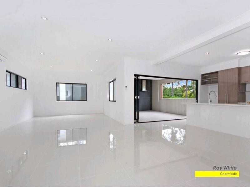 10 Amott Street, Stafford Heights QLD 4053