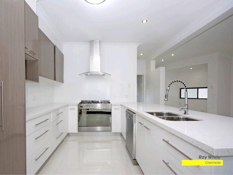 10 Amott Street, Stafford Heights QLD 4053