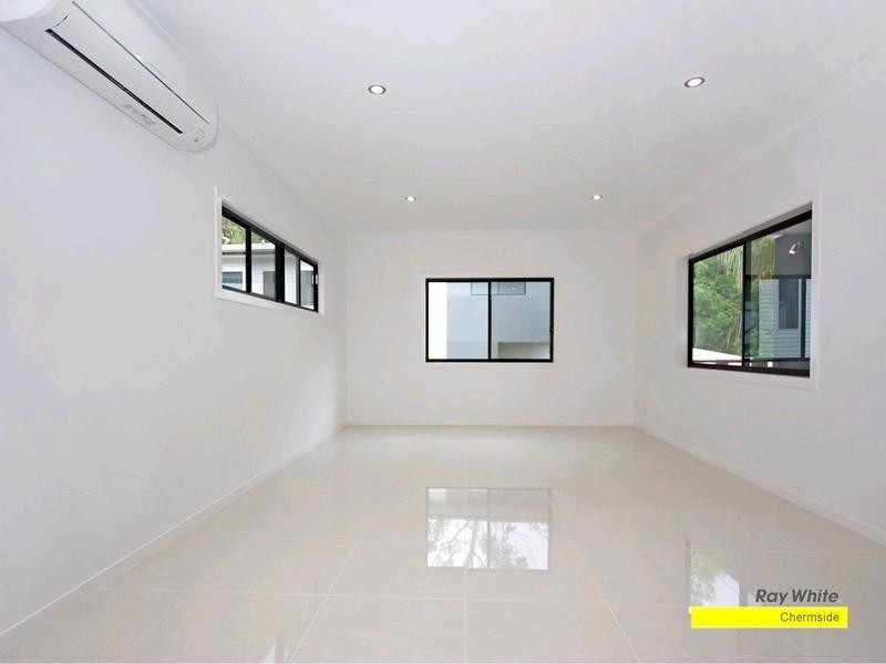 10 Amott Street, Stafford Heights QLD 4053