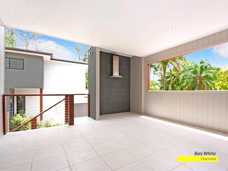 10 Amott Street, Stafford Heights QLD 4053