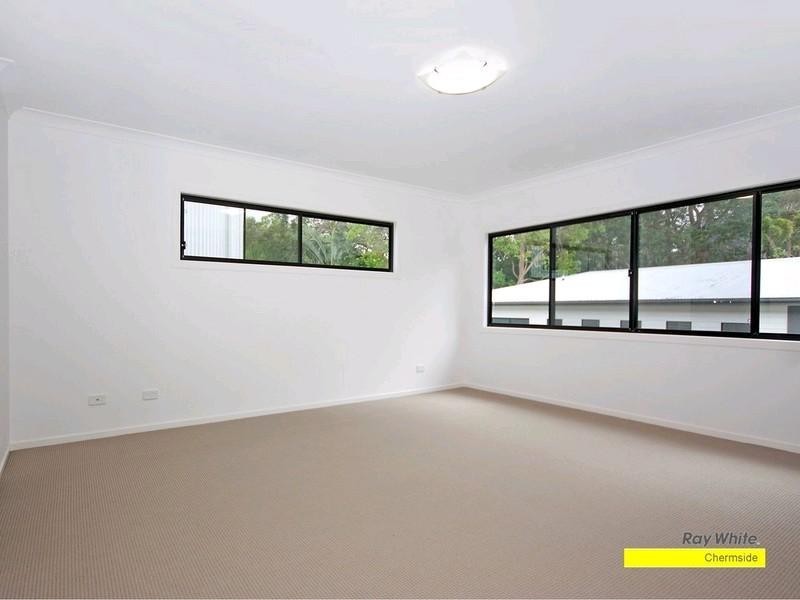 10 Amott Street, Stafford Heights QLD 4053