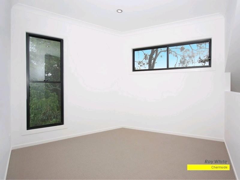 10 Amott Street, Stafford Heights QLD 4053