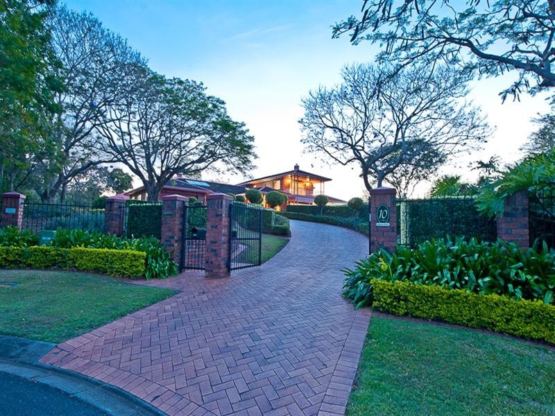 10 Stuart Close, Bridgeman Downs QLD 4035