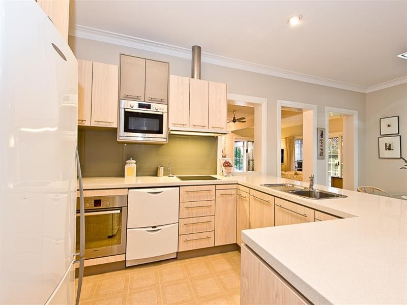 10 Stuart Close, Bridgeman Downs QLD 4035