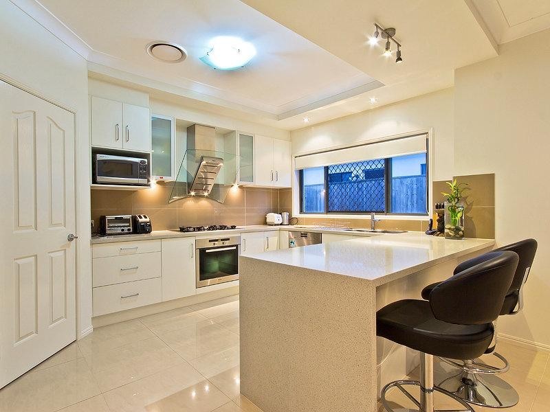 16 Azienda Place, Bridgeman Downs QLD 4035