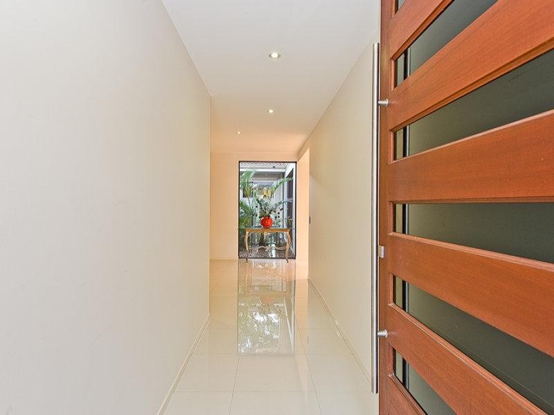 8 Cowie Road, Carseldine QLD 4034