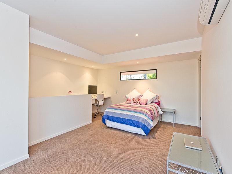 8 Cowie Road, Carseldine QLD 4034