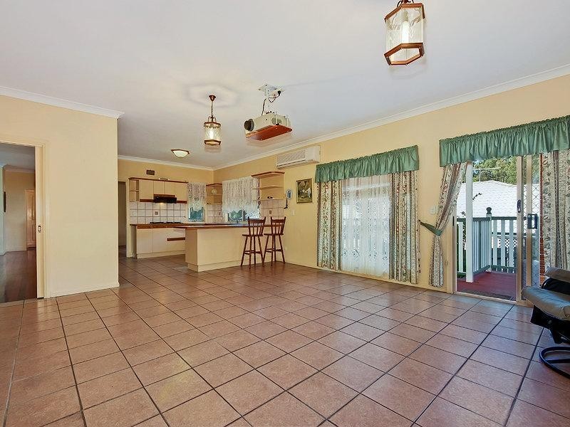 2 Yellowjack Crescent, Albany Creek QLD 4035