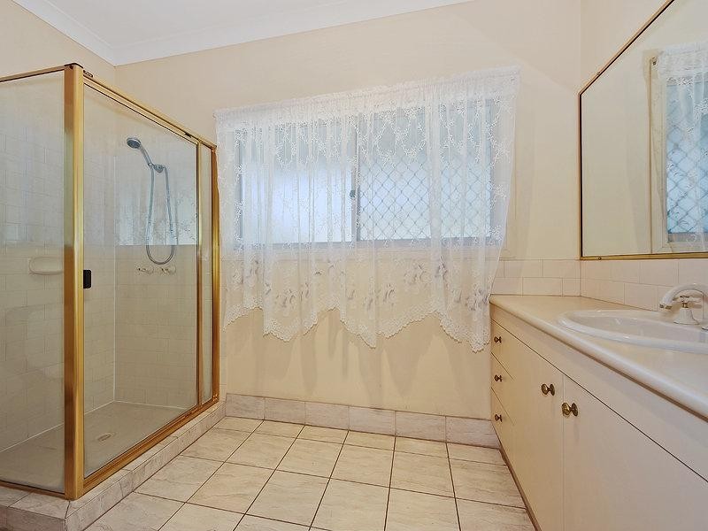 2 Yellowjack Crescent, Albany Creek QLD 4035