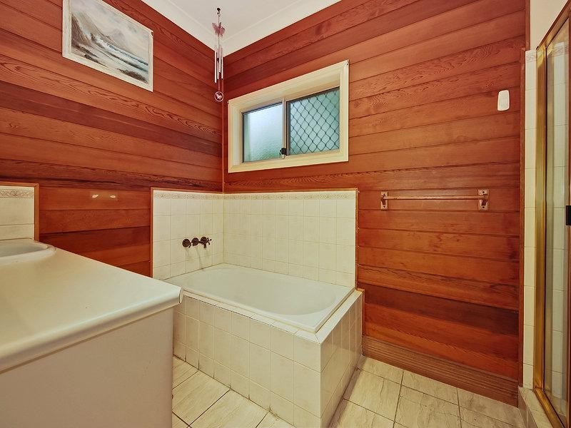 2 Yellowjack Crescent, Albany Creek QLD 4035