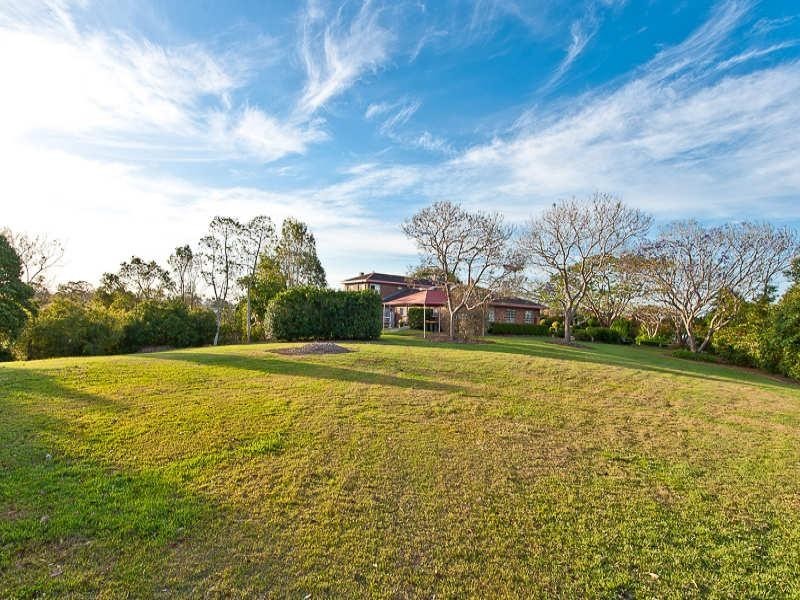 10 Stuart Close, Bridgeman Downs QLD 4035