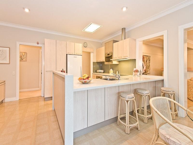 10 Stuart Close, Bridgeman Downs QLD 4035