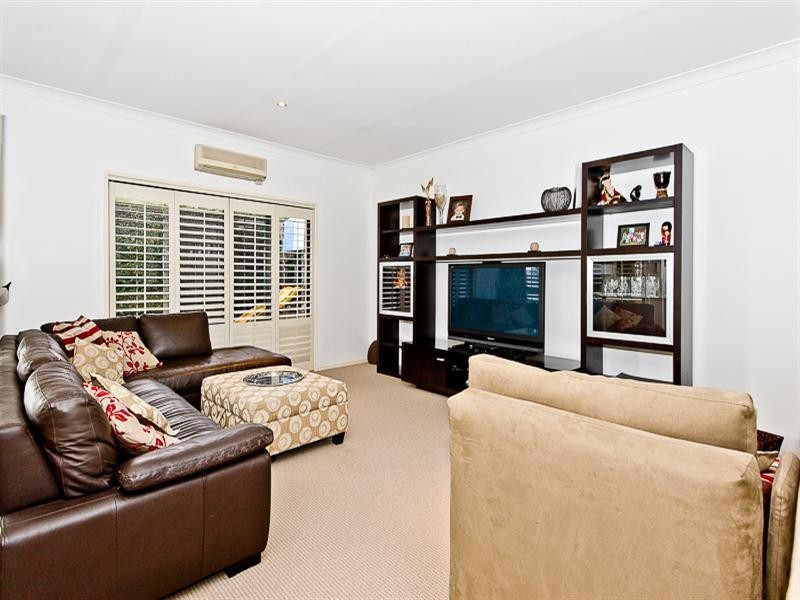 16 Carides Place, Mcdowall QLD 4053