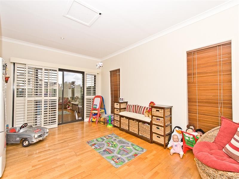 16 Carides Place, Mcdowall QLD 4053