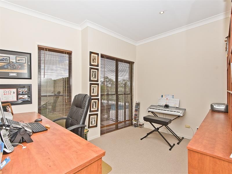 16 Carides Place, Mcdowall QLD 4053