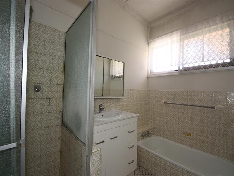 27 Leiper Street, Stafford QLD 4053