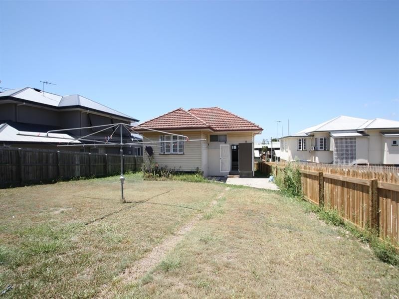 27 Leiper Street, Stafford QLD 4053