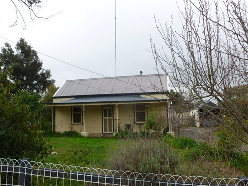 13 Bright Street, Clare SA 5453