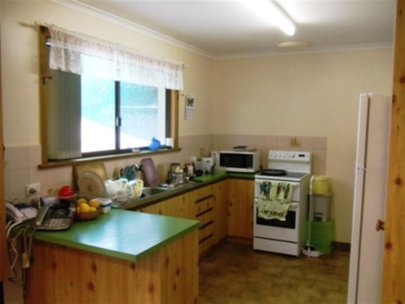 8 Main Street, Pine Point SA 5571