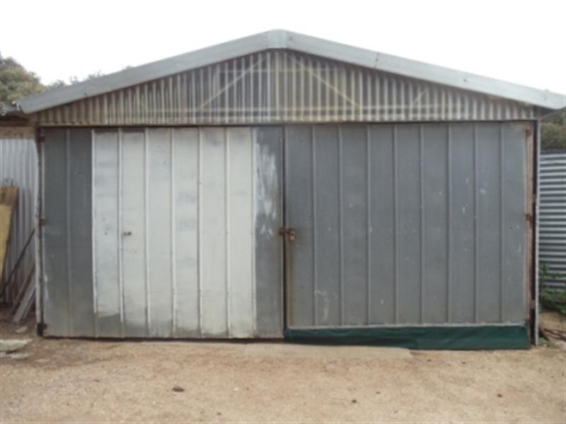 8 Main Street, Pine Point SA 5571