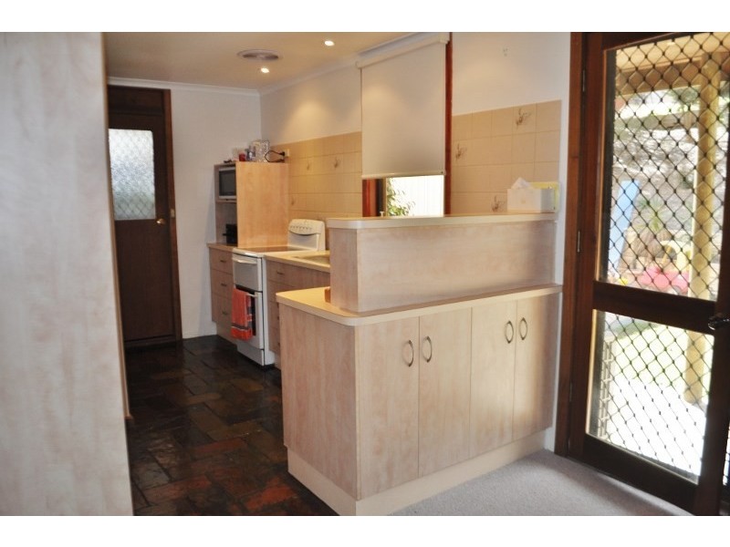 31 Warenda Road, Clare SA 5453