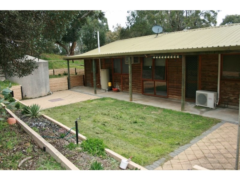 31 Warenda Road, Clare SA 5453