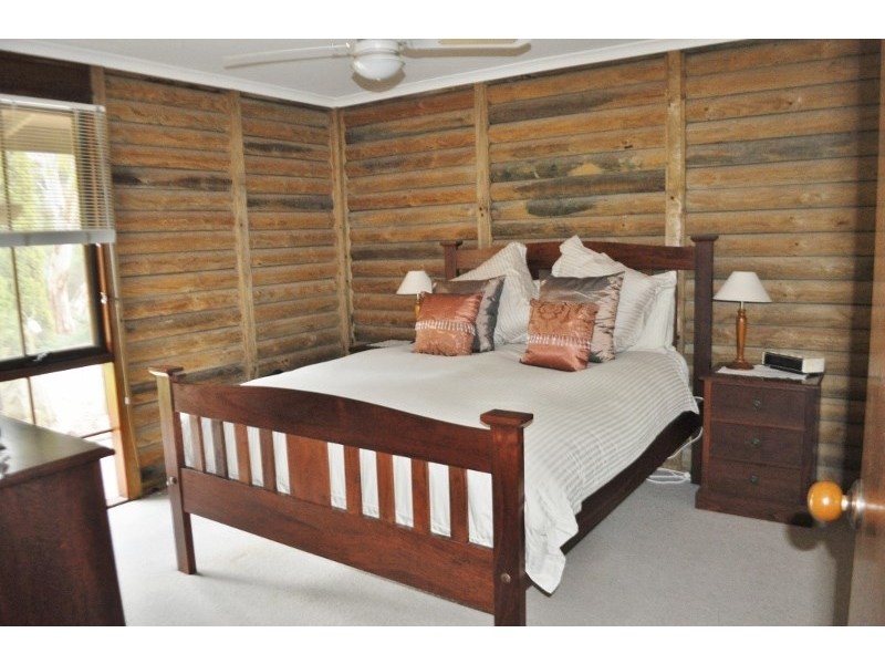 31 Warenda Road, Clare SA 5453