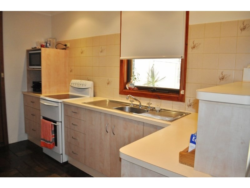 31 Warenda Road, Clare SA 5453