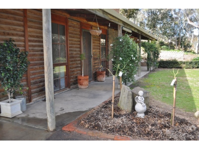 31 Warenda Road, Clare SA 5453