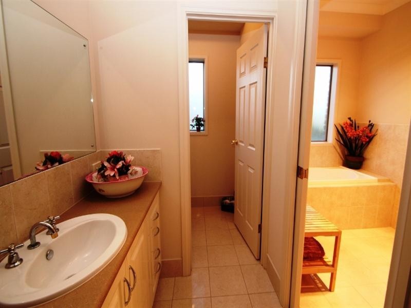 70 Norman Drive, Clare SA 5453