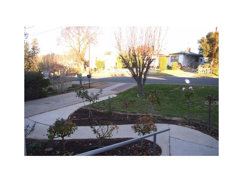 37 Essington Avenue, Clare SA 5453