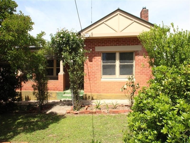 5 Young Street, Clare SA 5453