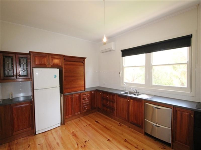 5 Young Street, Clare SA 5453