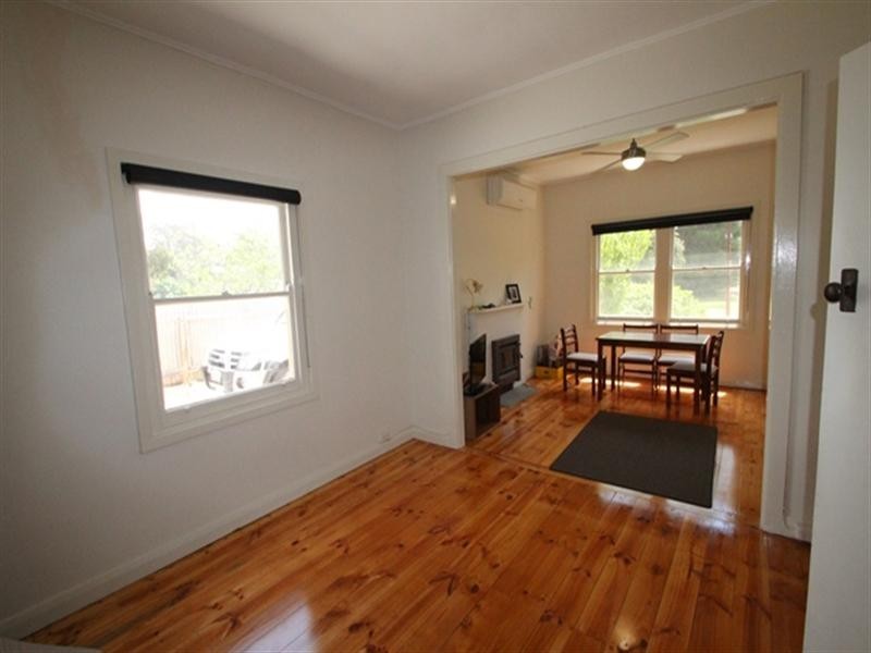 5 Young Street, Clare SA 5453