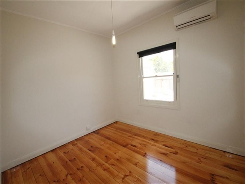 5 Young Street, Clare SA 5453